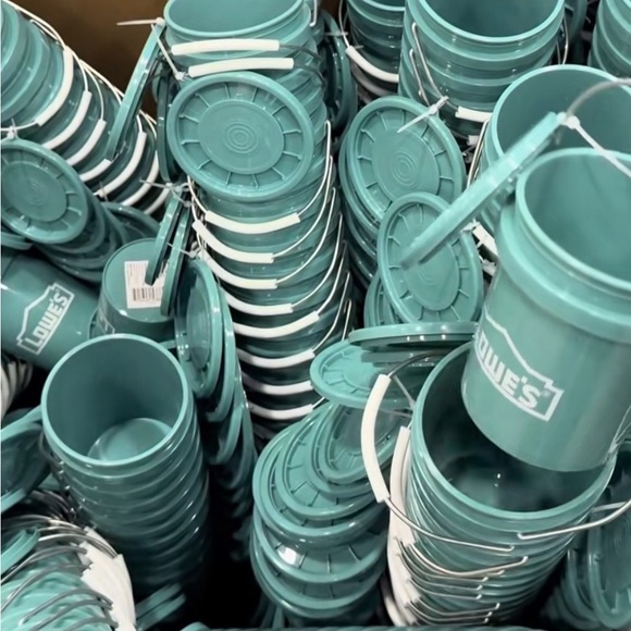 Lowes Accessories - LOWE'S Cute. Mini Teal Bucket..